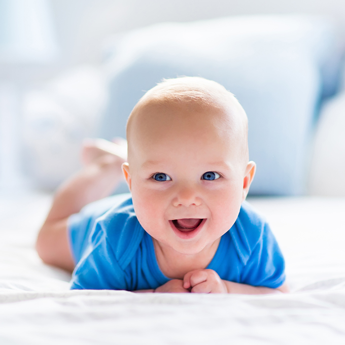 Il colore degli occhi del neonato: come cambia e quando si definisce?